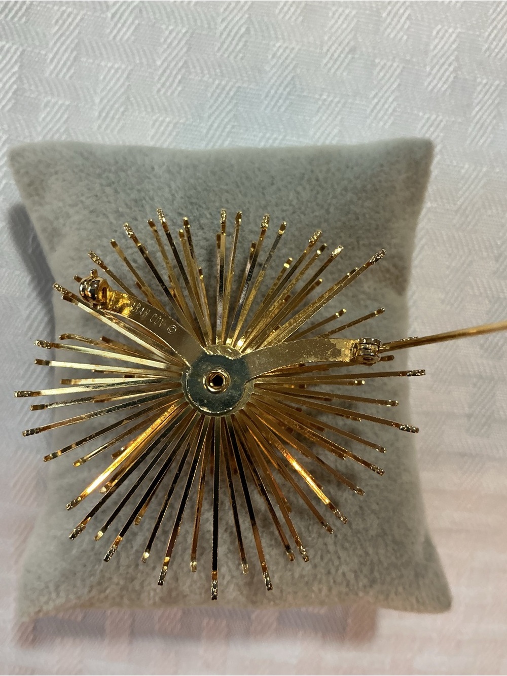Sarah Coventry Vintage “Golden Mum” Starburst Brooch - Picture 3 of 5